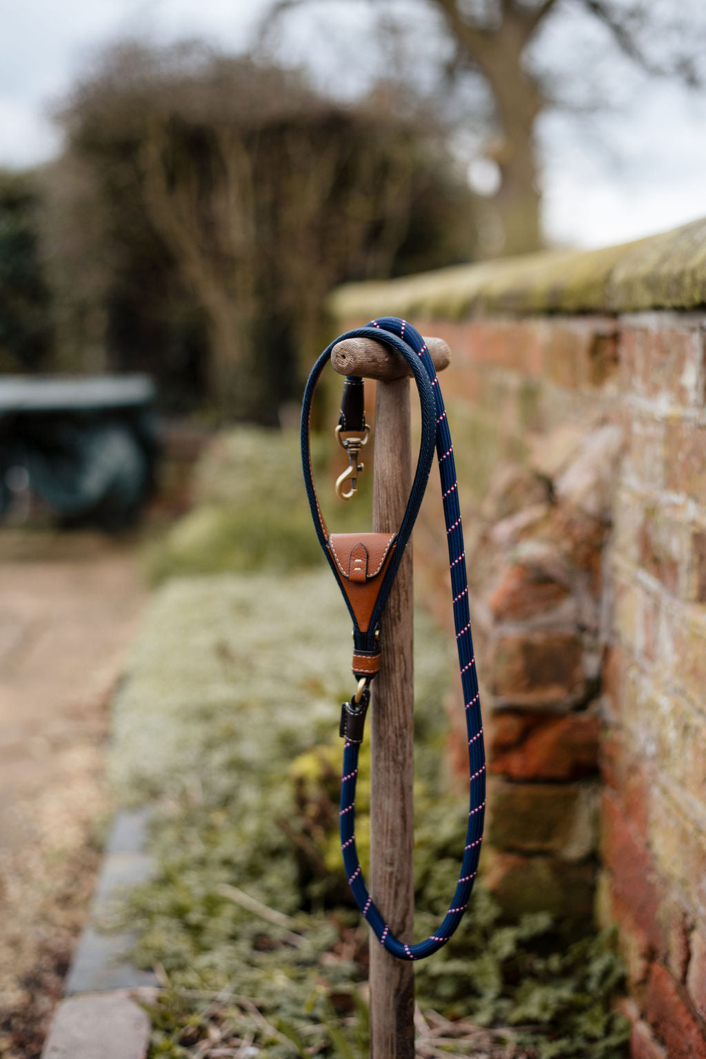 Barkworth Reeve Lead with intergrated poop pouch on a fork in a garden by a wall 