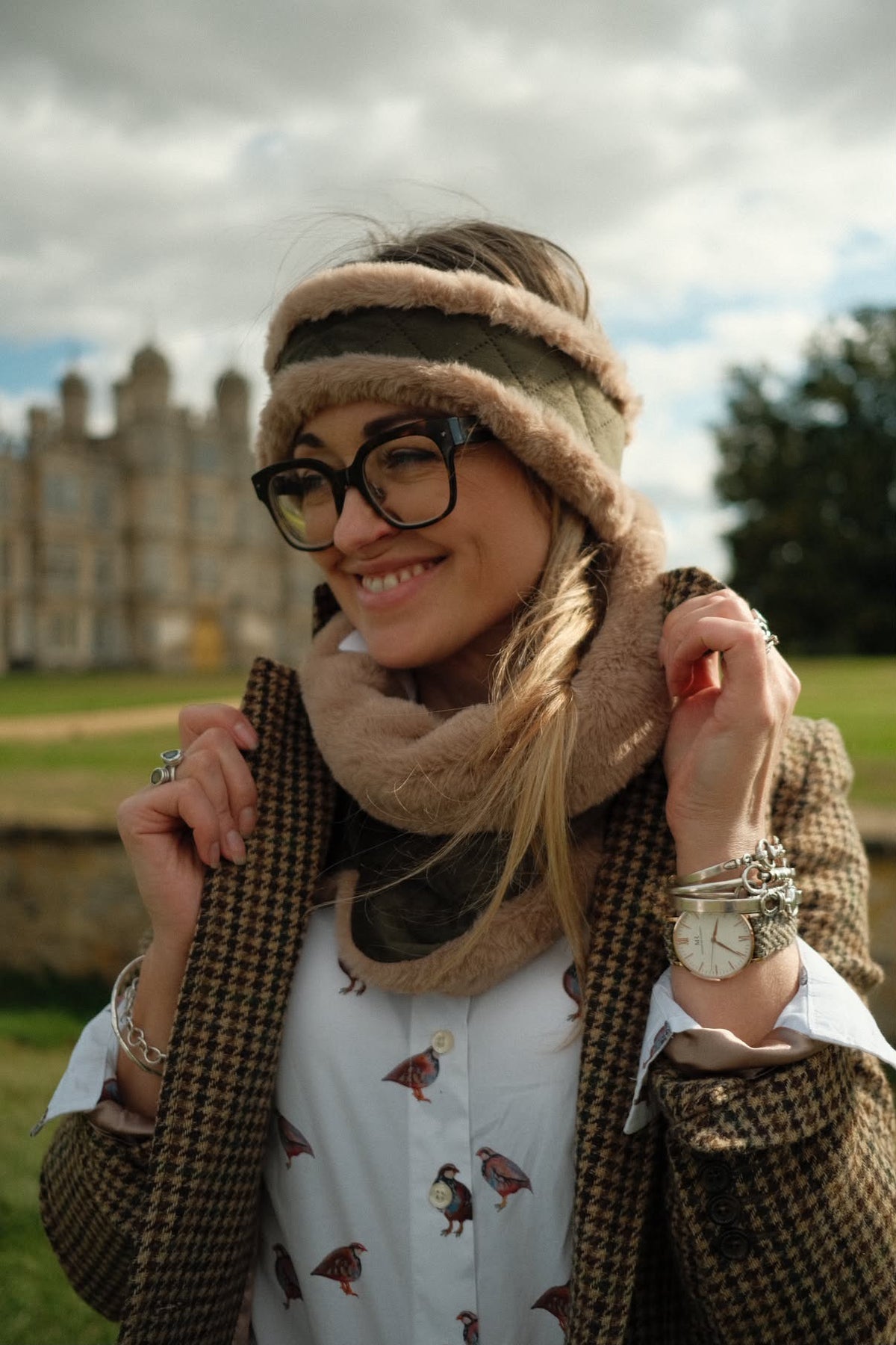 Wilding Reversible Velvet & Faux Fur Snood in Olive & Fawn