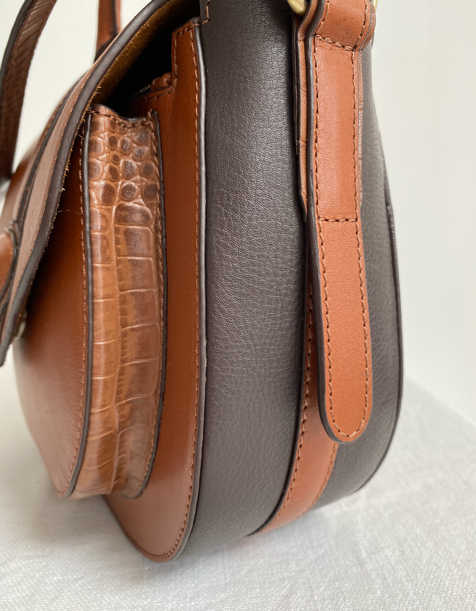 Tan leather 2025 crossbody handbag