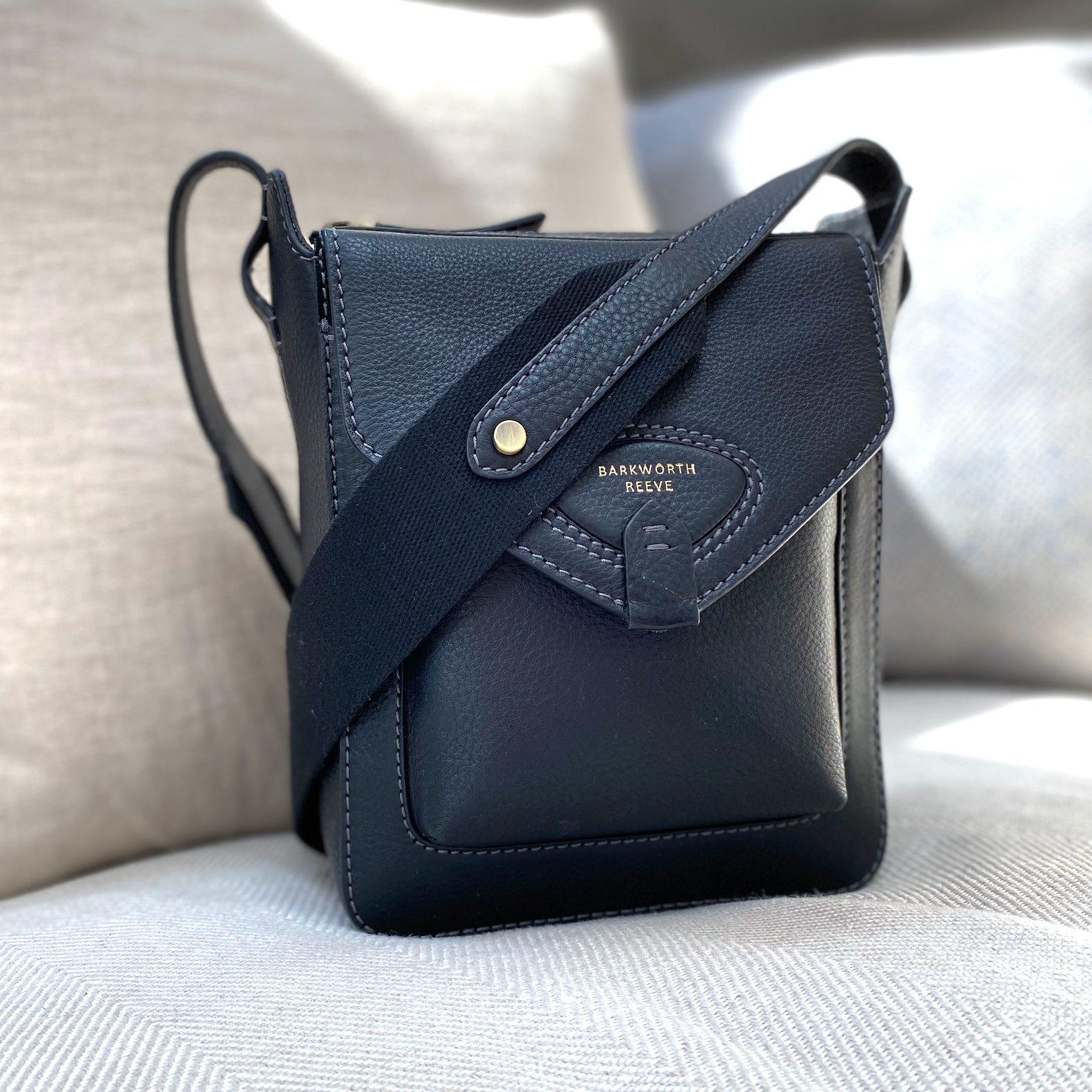 Hackthorn Cross Body in Black Grain